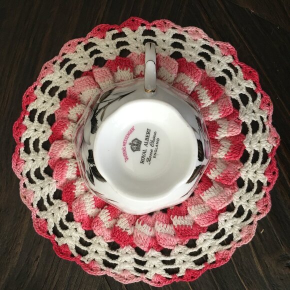 Royal Albert 'Queens Messenger' White Rose English Porcelain Teacup & Saucer - Picture 9 of 11